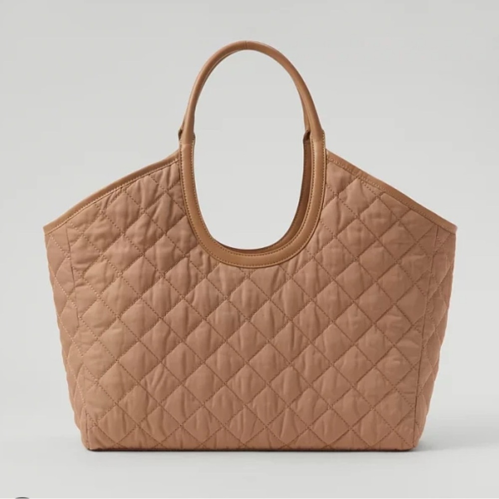 NWOT Ann Taylor Weekend Collection Beige Quilted
Tote Bag